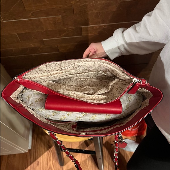 Guess Purse - Picture 4 of 4